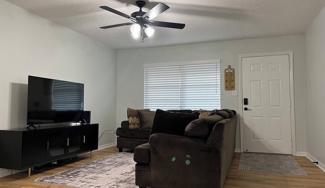 Multi Family House 4Bed/3Bath-Large Fenced Yard with Activities for Whole Family