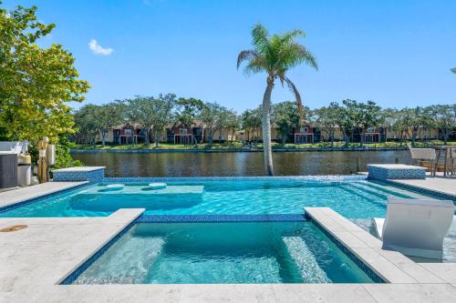 NEW Heated Salt Pool & Spa on Waterfront Canal