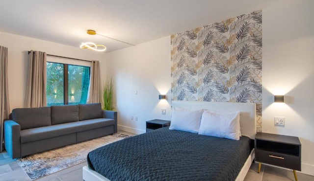 NEW - remodeled Studio close to Universal Studios