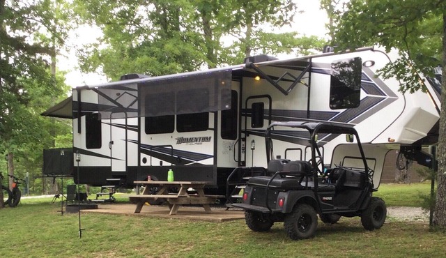 Ozark Getaway! Near Jacks Fork River with Free Parking! Pets Allowed!