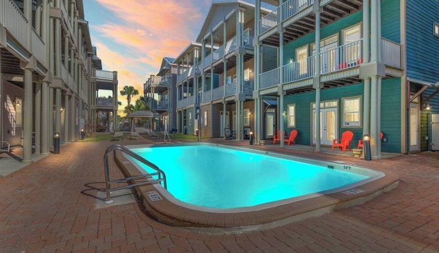 Panama Dunes Townhome 3-4 minute walk to the beach spring dates available!