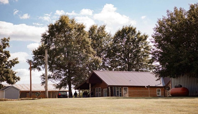 Papa's Cabin - 40 acres & 5 acre lake!