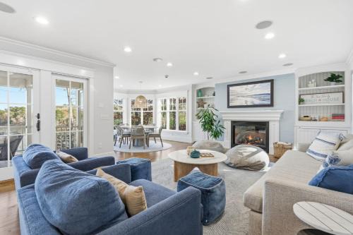 Peaceful Cape Cod Escape with Pond Views Hot Tub