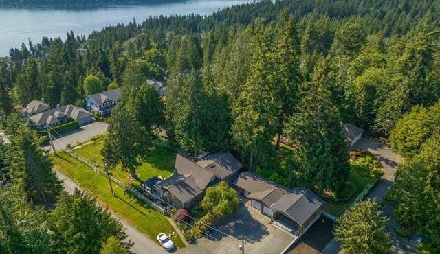 Perch - Sammamish Cottage: Fully remodeled 2 bedrooms suite w/yard