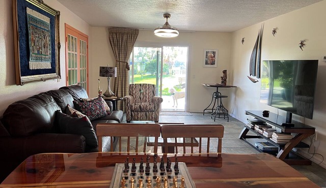 Pet friendly Large Apt on Horse Farm w/level 2 EV Charger.