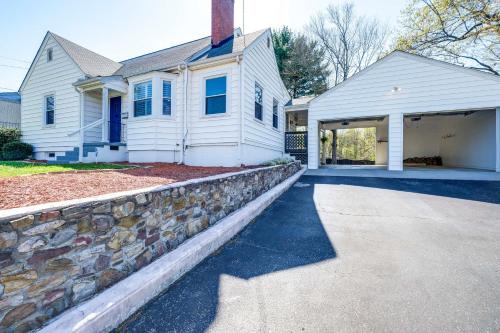 Pet-Friendly Roanoke Retreat w/Theater