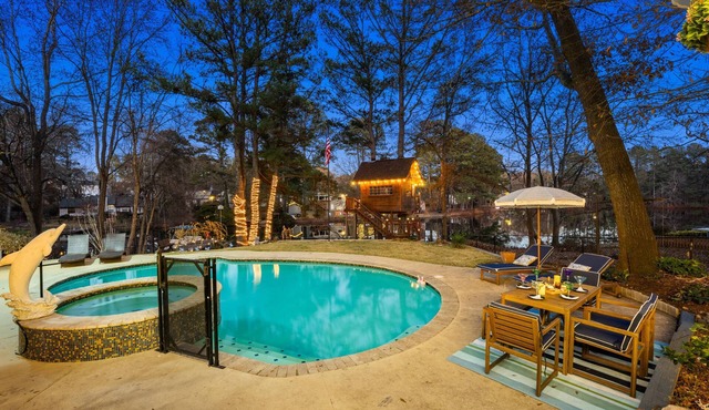 Pool, Tree House, Kids Game Room, Grilling & 20 Minutes to Atl Attractions & Fun Activities Included