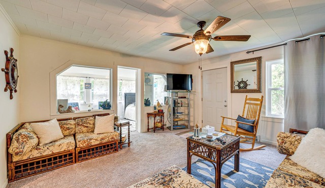 Powers Lake Home w/Patio - 9 Mi to Lake Geneva!