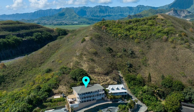 Private Hilltop Retreat, Spectacular View, Minutes to Kailua Beaches!