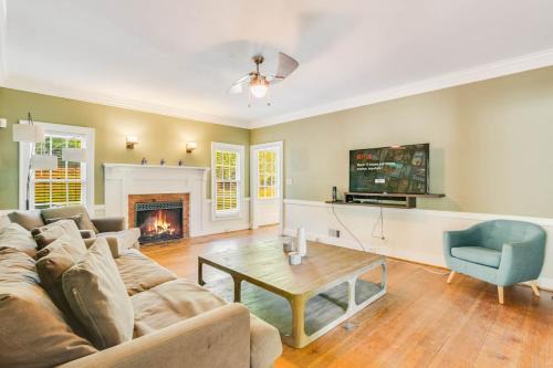 Private Pool Getaway 5BR Family Home