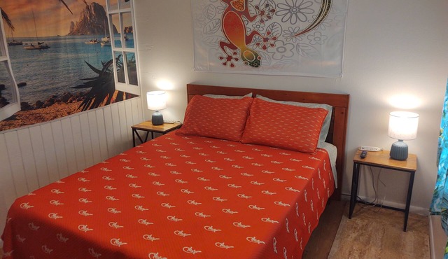 "Puna Gecko" with Queen Bed & Private Bath