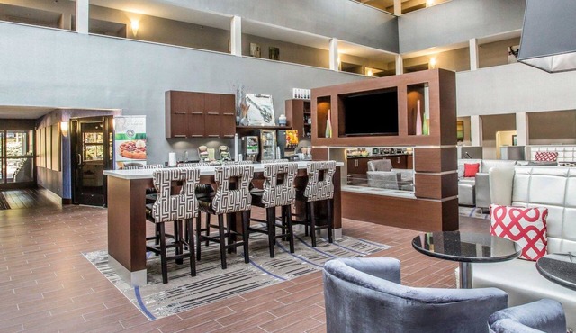 Quality Suites Nashville Airport