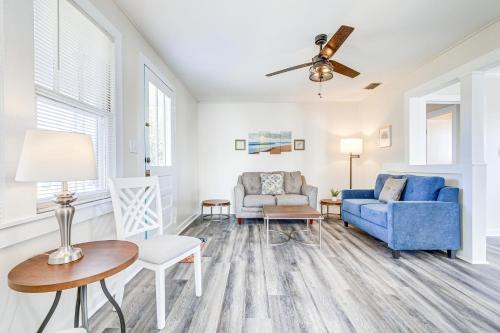 Quiet Grove Hill Cottage w/Wraparound Deck!