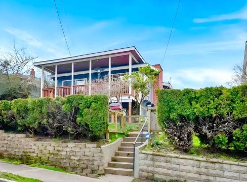 Rainier Beach 6BR and 3BA Spacious Lake View Home, 15min FIFA World Cup Ready, Fireplaces & Nearby Amenities