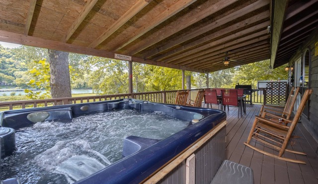 Riverfront Cabin with Bluff Views Covered Deck and Hot Tub
