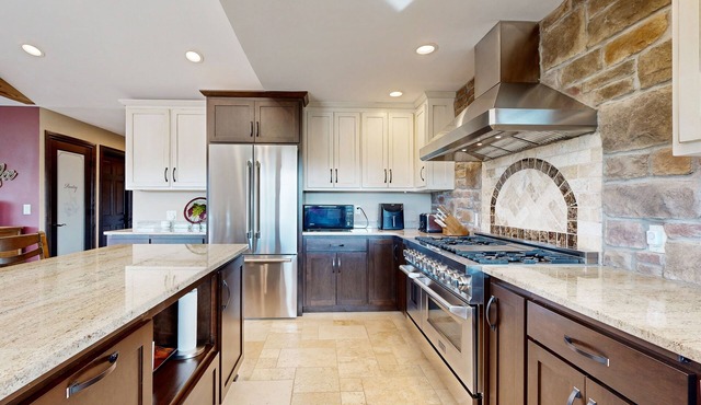 Riverfront home with pool, hot tub & sauna - perfect location in Wrightstown