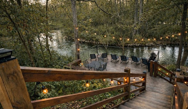 Riverfront Modern Cabin/Pickle Ball/Slide/Shuffleboard/Outdoor Shower