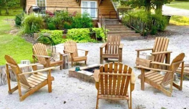 Rustic A-frame Cedar Cabin with loft, Lg Grill Outdoor Dining & Fire pit! in Branson