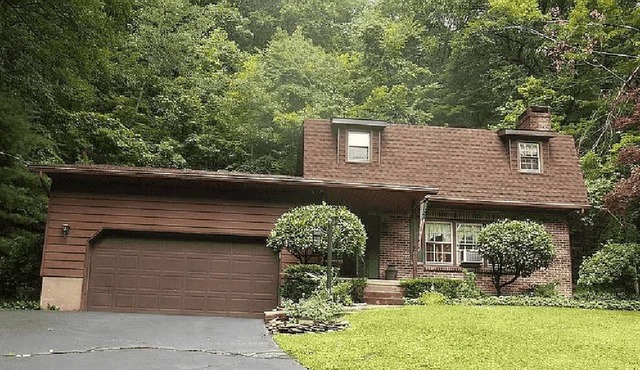 Rustic Peaceful 4 BR Home w/ King Bed/Fireplace!