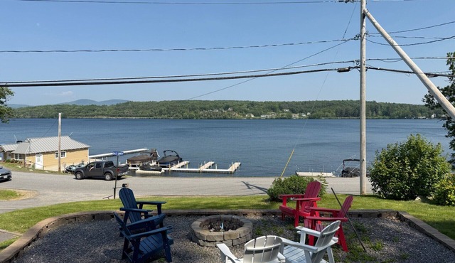 Rustic Ranch on Lake Winnisquam – Family-Friendly 3-Bedroom Home