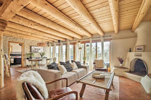 Santa Fe Desert Adobe Retreat - Mountain Views