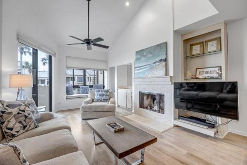 Seas the Day - Serene condo w pool & beach access
