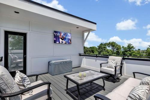 Soprano - Private Rooftop - 8 mins to Broadway