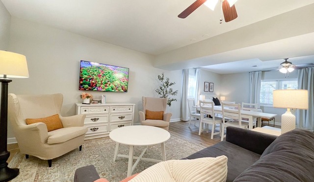Spacious 2BR - 1BATH SAFE Retreat with Private Entrance - Patio - Yard - Pets OK