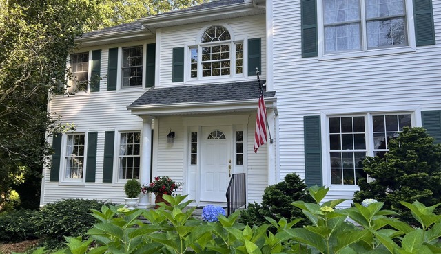 Spacious 4BD family home in Mystic - walk to downtown shops and restaurants