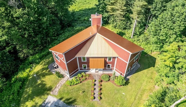 Spacious 6BR VT Retreat w/Sauna & Golf Simulator Near Stowe, Smuggs & Jay Peak
