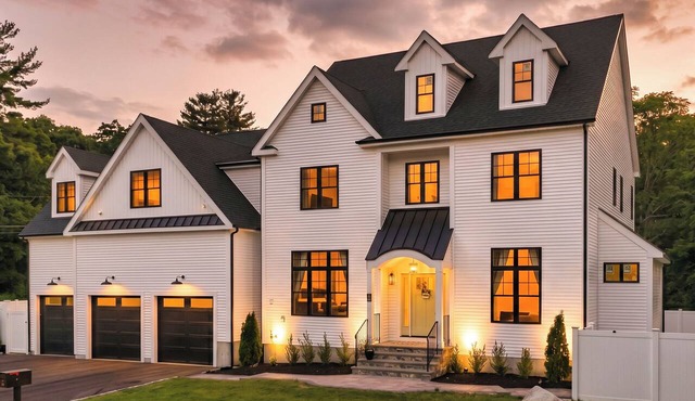 Spacious Luxury Farmhouse 7mi Stadium & Train | EV Charger, Firepit, Ping Pon.