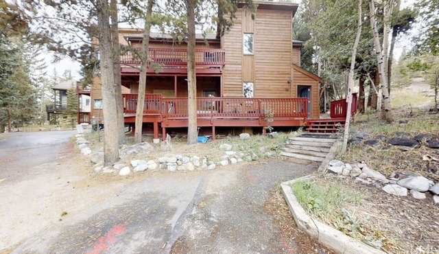 Stylish Lofted Retreat W/Private Hot Tub, Free WiFi, & Spacious Deck - Dogs OK