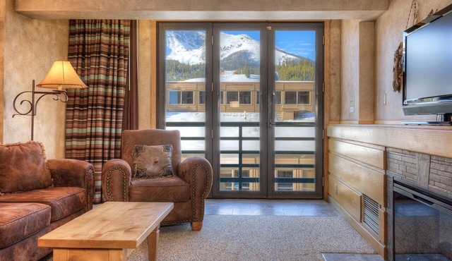 Summit View- Big Sky Shoshone Ski in/Out, Pool, Hot Tub