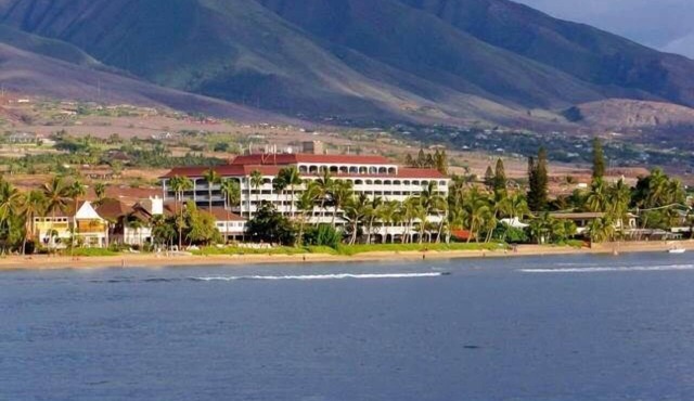 Sweeping Mountain Views from Lahaina Shores Studio ~ Sleeps 2