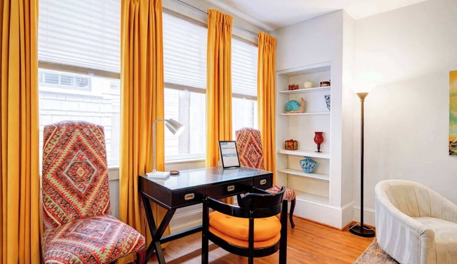 The Home Collection: Elizabeth 1BR Condo · King Bed & Parking · Near Atrium CMC