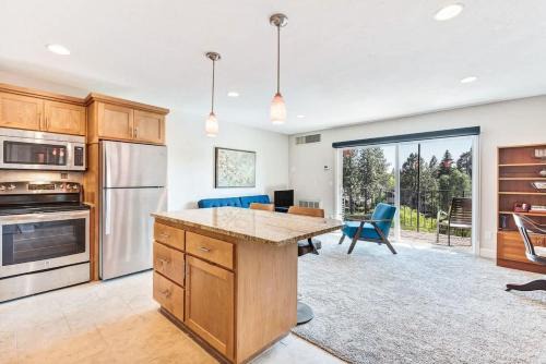 Third-floor riverfront condo near downtown Bend