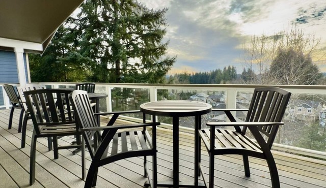 This spacious residence is perfect for families and professionals, featuring an open layout, a dedicated workspace, and a large deck with a BBQ. Enjoy a fully equipped kitchen and a private y suite. Comfortably designed for extended stays, this home