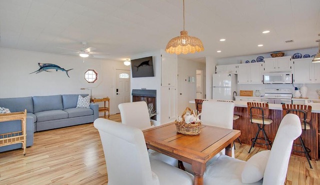 Tiny Tides Waterfront Cottage