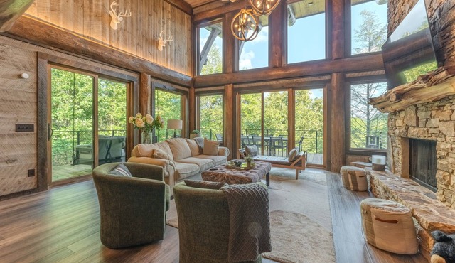 Top 10 VRBO in U.S. Riverfront, Hot Tub, Sleeps 12, As seen on TV!