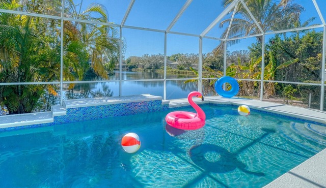 Turtle Cove! Heated Pool, Movie Room, Pool Room, Lakeview, Close to Anna Maria