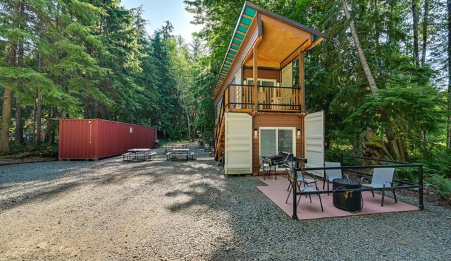 Unique Container Studio w/Deck & Fire Pit!