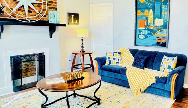 WALK to ACRISURE & PNC Park + FREE Private Park 2 King beds/3 BA Sleeps 6