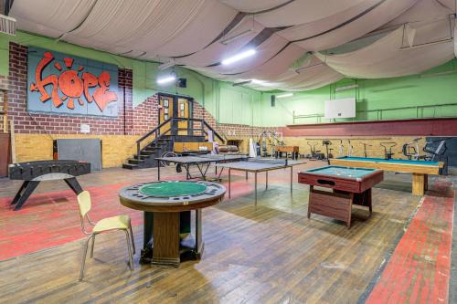 Warrior Trail Access! Converted Schoolhouse Suite