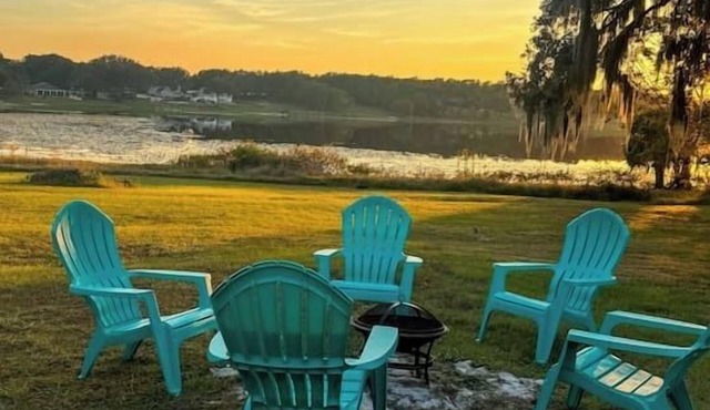 Waterfront home with Firepit and Foosball Table