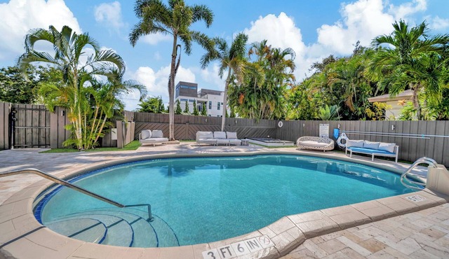 Waterfront Unit #5 20 Min Walk to Beach, Shops and Restaurants