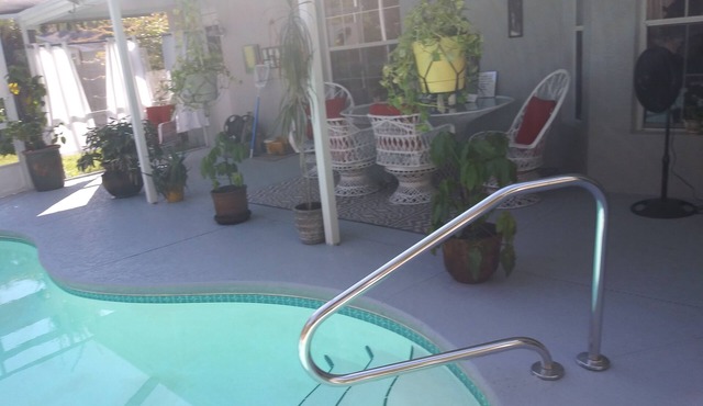 ZEN SPOT SANCTUARY HEATED SALT POOL! PRIVATE! SCREENED PATIO KOI POND