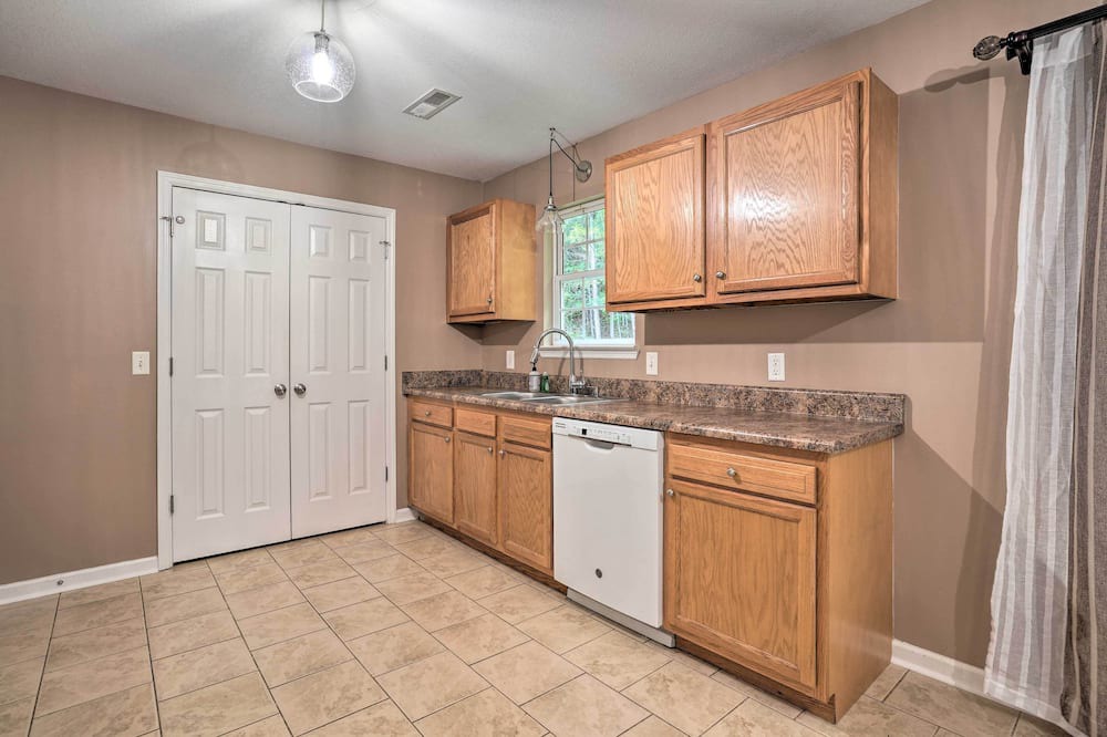 Photo of Kitchen in Flintstone