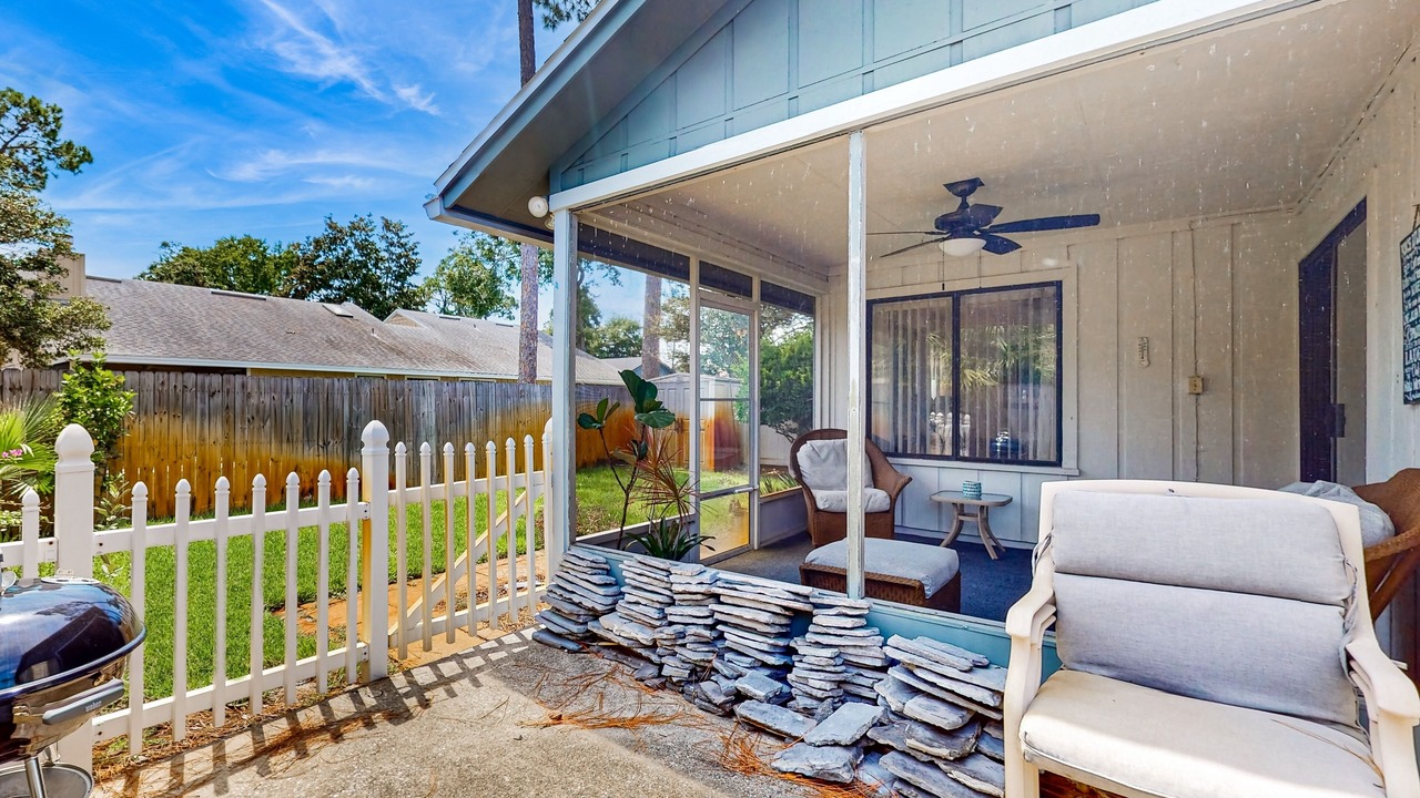 Photo of Patio Balcony in Golden Glades - The Woods