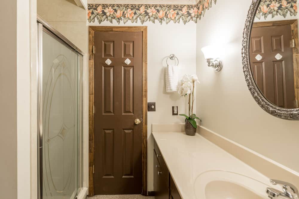 Photo of Bathroom in Chalet Village