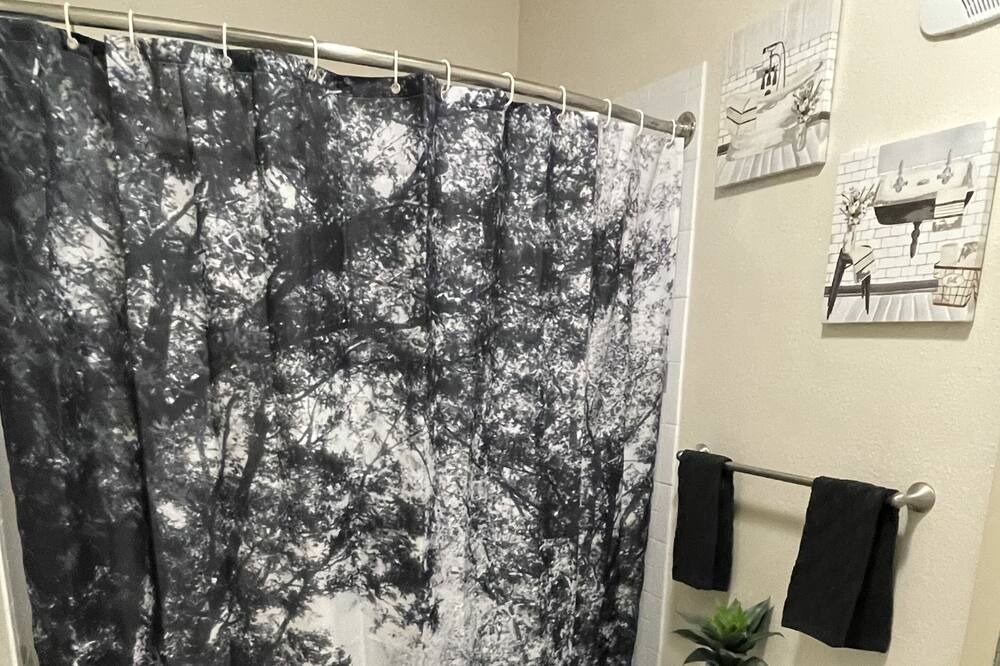 Photo of Bathroom in Golden Glades - The Woods